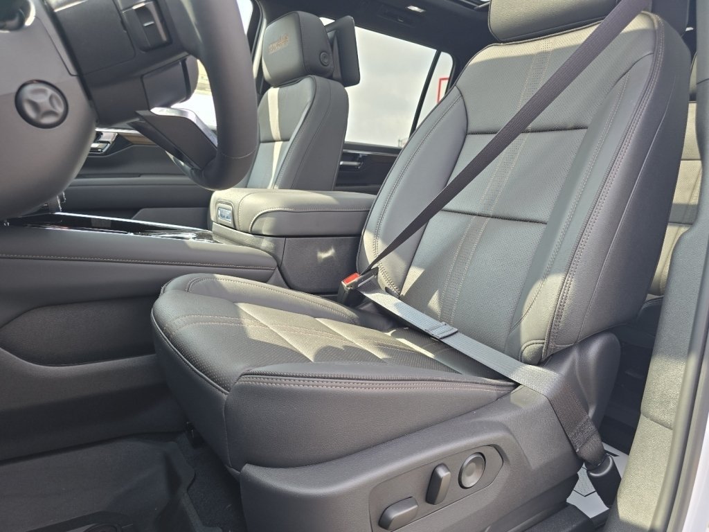 New 2026 Chevrolet Suburban High Country AWD/4WD image 15