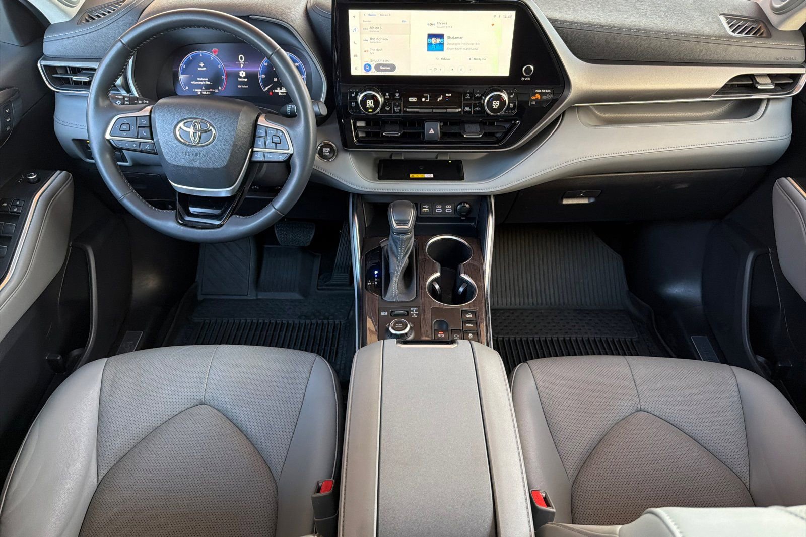 Used 2023 Toyota Highlander Limited image 13