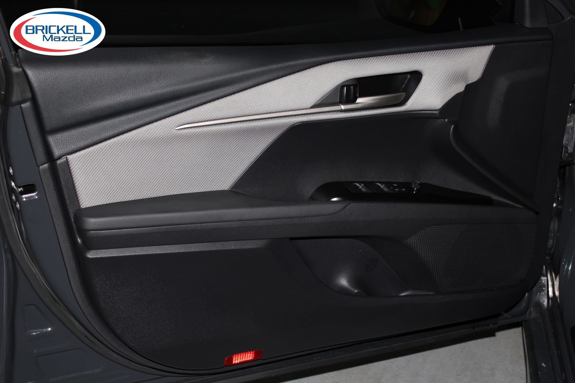 Used 2025 Toyota Camry SE FWD image 11