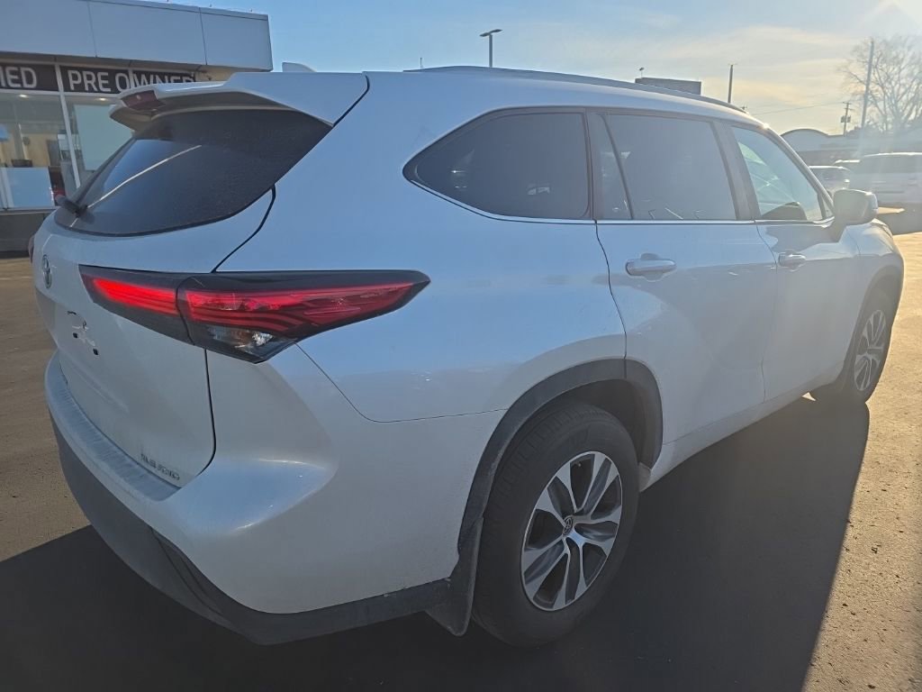 Used 2023 Toyota Highlander XLE image 5