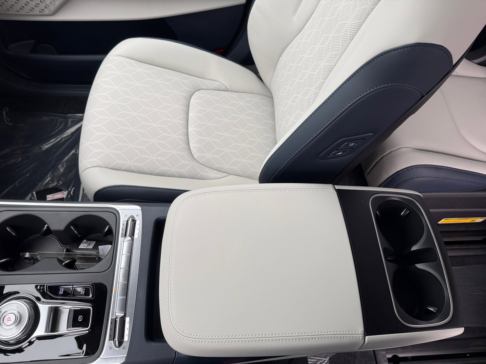 New 2026 Kia Carnival SX w/ SX Dark Edition Package image 14