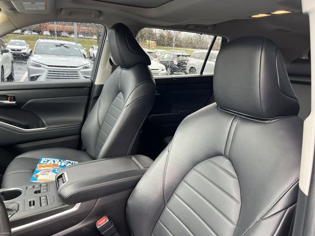 Used 2023 Toyota Highlander XLE image 9