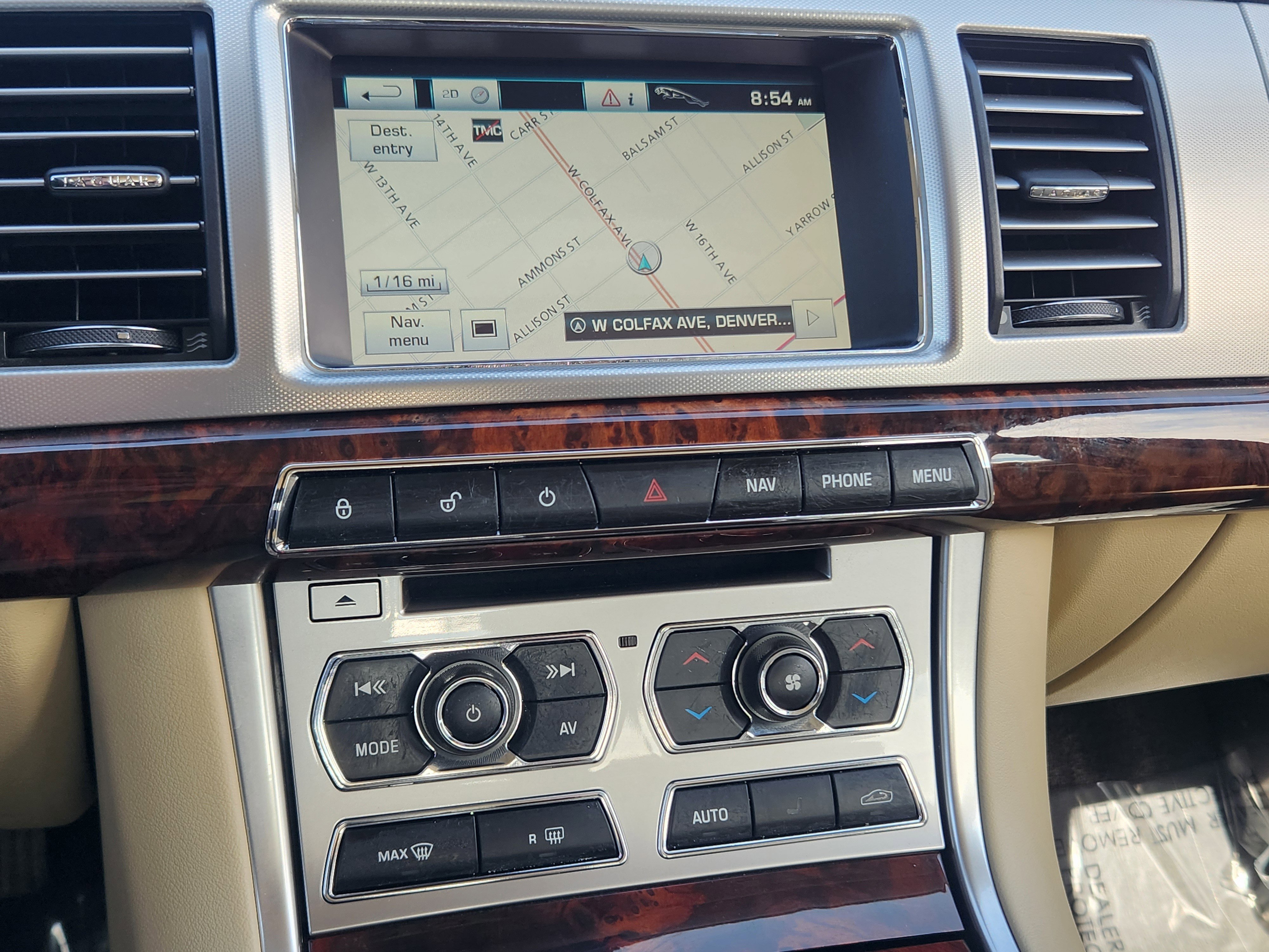 Used 2012 Jaguar XF RWD image 9