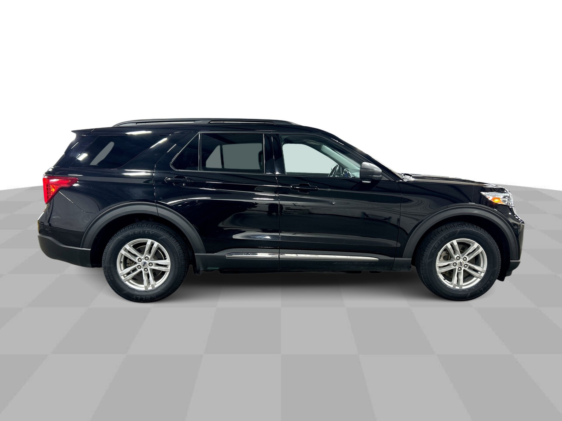 Used 2021 Ford Explorer XLT w/ Equipment Group 202A AWD/4WD image 10