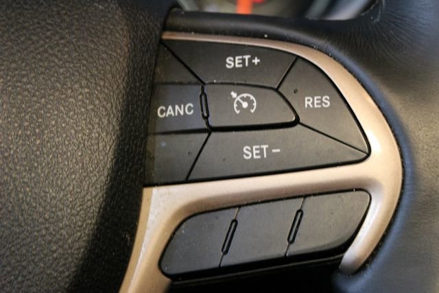 Used 2017 Jeep Cherokee Sport w/ Cold Weather Group FWD image 22