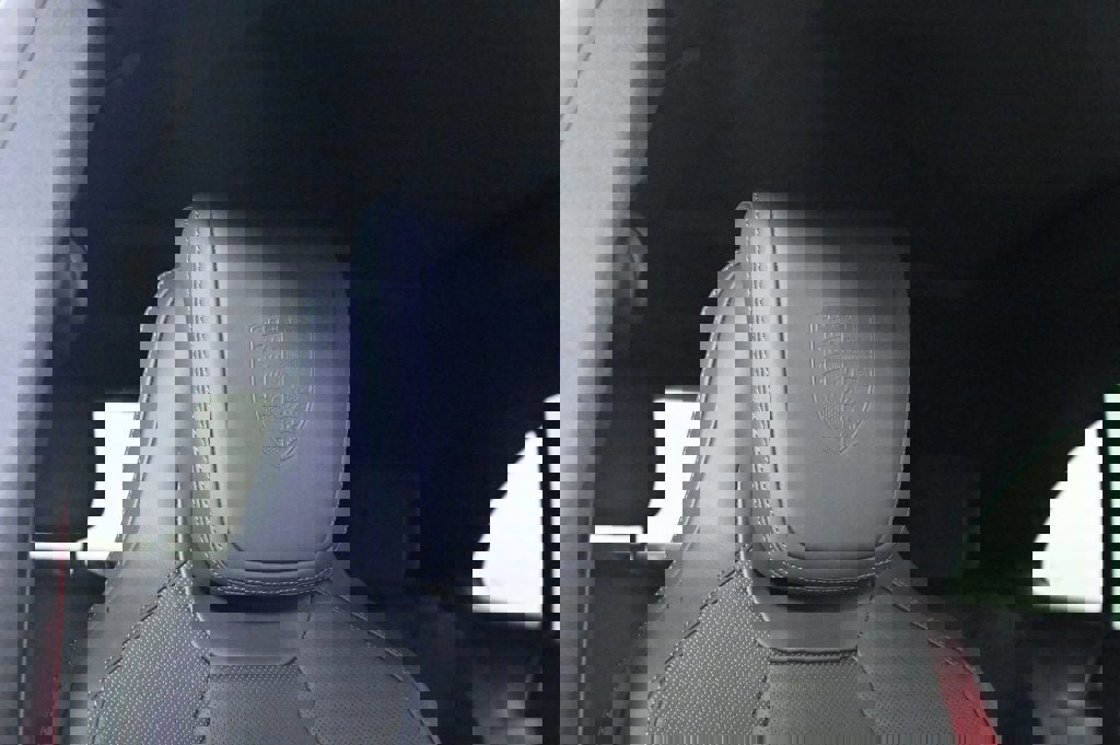 Certified 2025 Porsche Macan Electric image 24