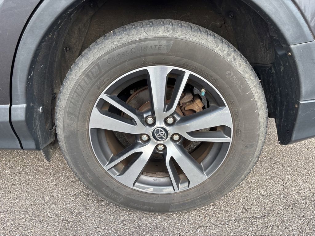 Used 2018 Toyota RAV4 XLE image 6