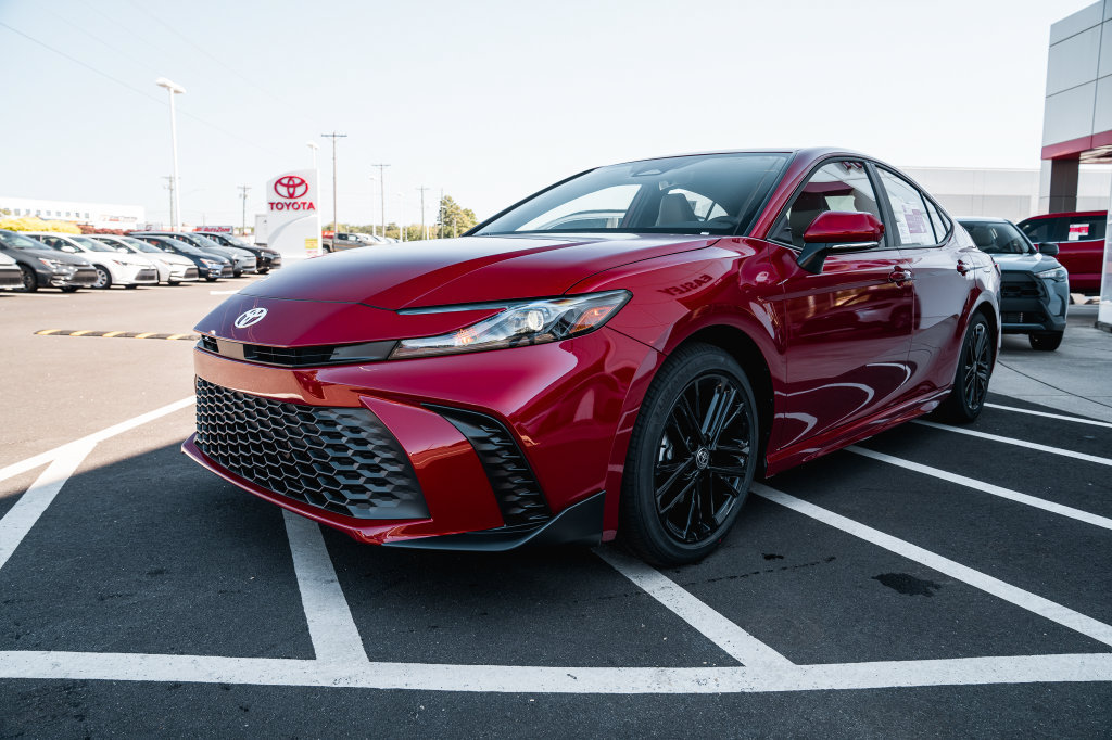 New 2026 Toyota Camry SE FWD image 3