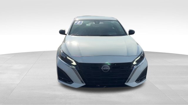 Used 2025 Nissan Altima 2.5 S FWD image 9