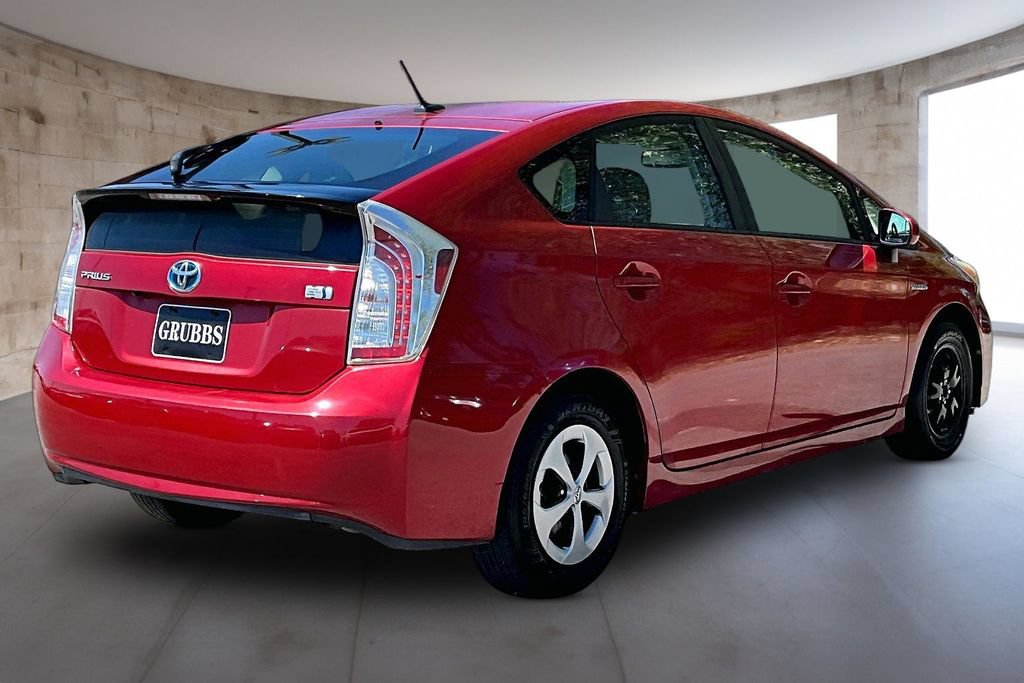 Used 2015 Toyota Prius Four FWD image 2