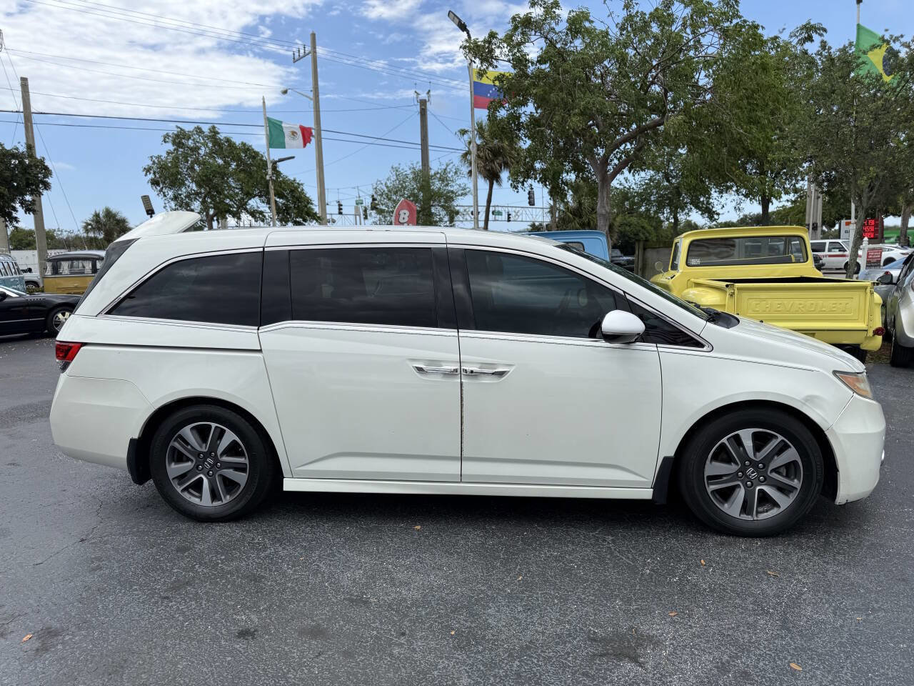 Used 2015 Honda Odyssey Touring Elite image 8