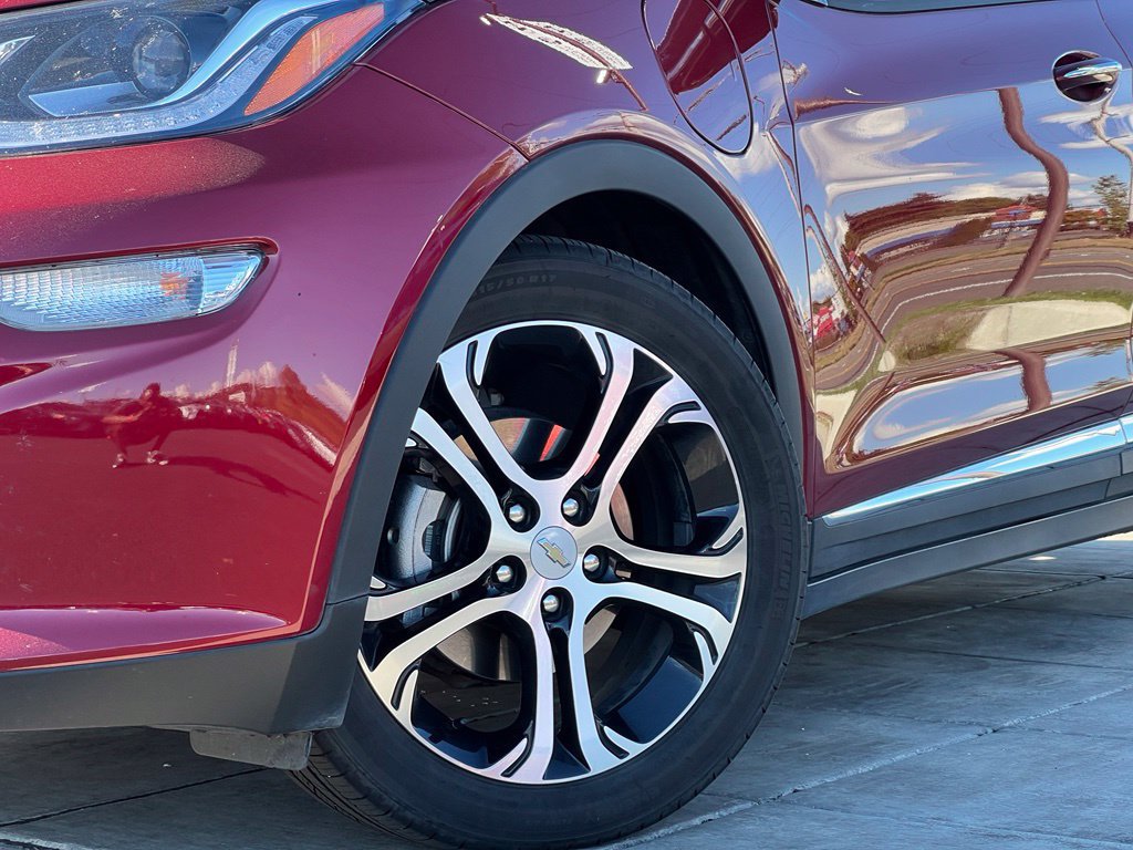 Used 2021 Chevrolet Bolt Premier w/ Infotainment Package FWD image 2
