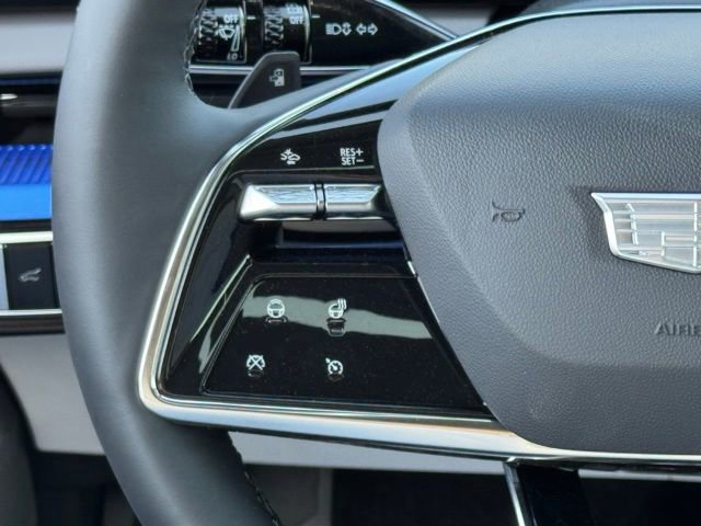 New 2025 Cadillac Optiq Luxury 1 image 24