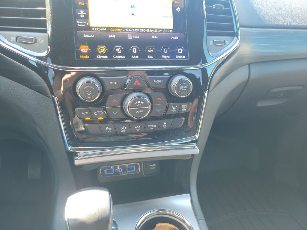 Used 2021 Jeep Grand Cherokee Laredo X image 13