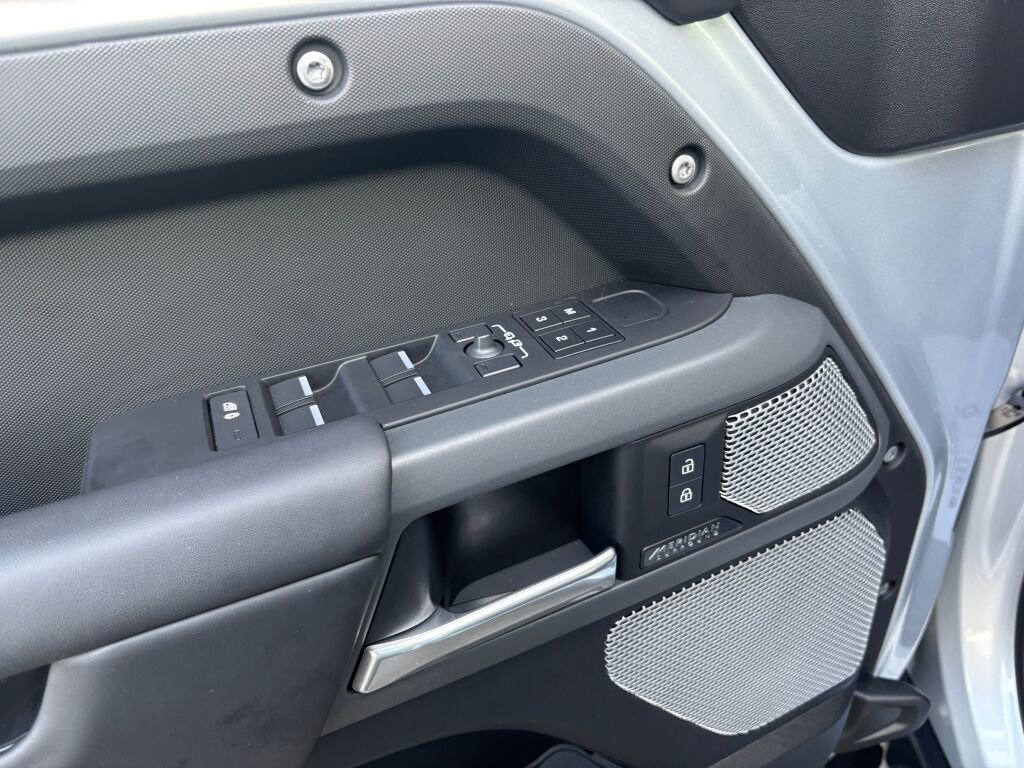 Used 2024 Land Rover Defender 130 X image 22