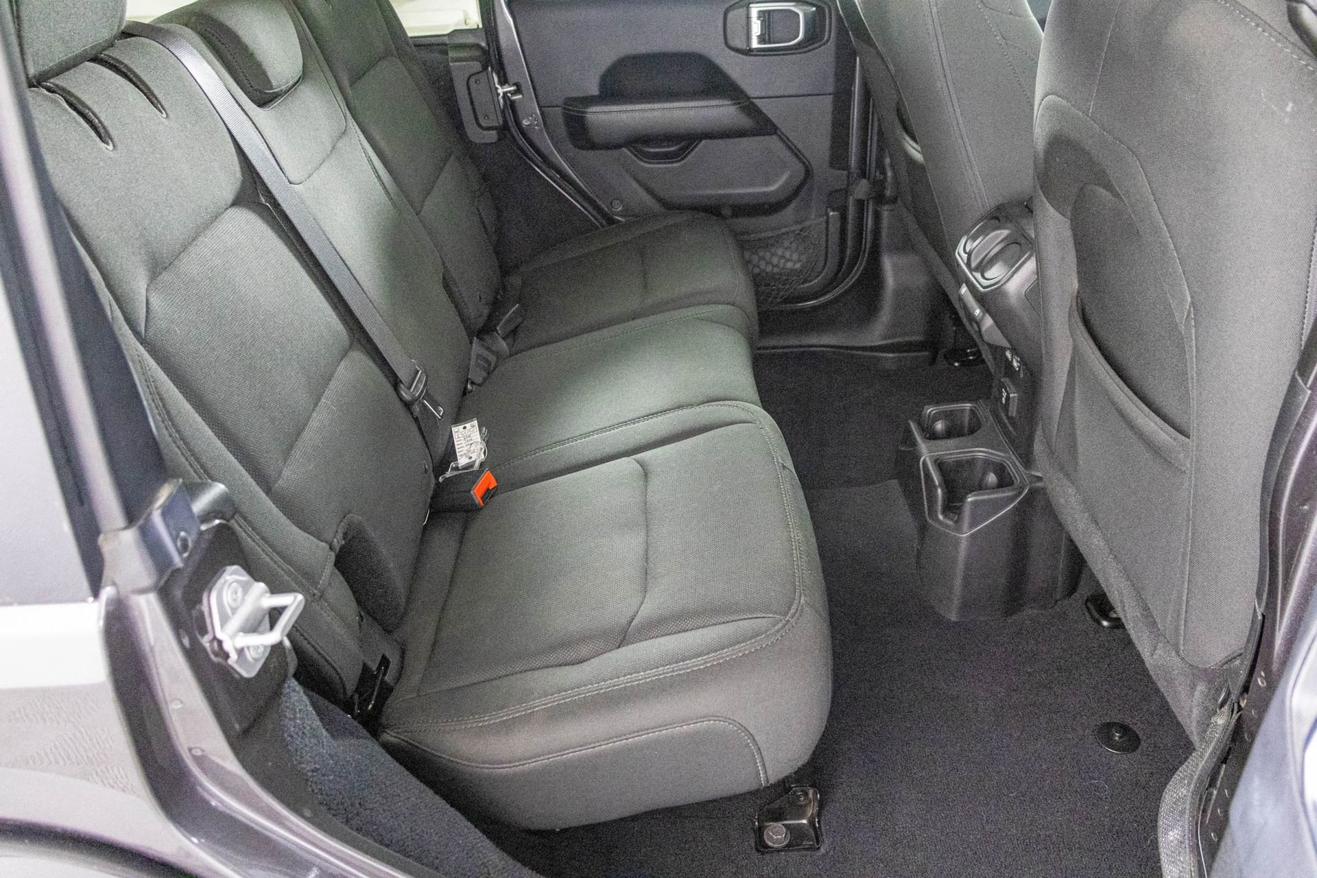 Used 2018 Jeep Wrangler Unlimited Sahara image 36