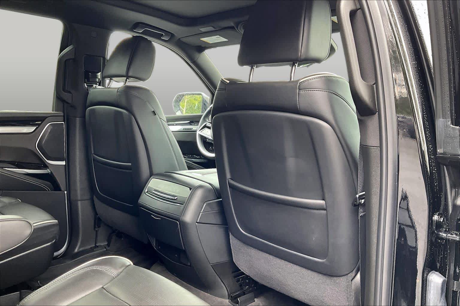 Used 2025 Cadillac Escalade Sport AWD/4WD image 19