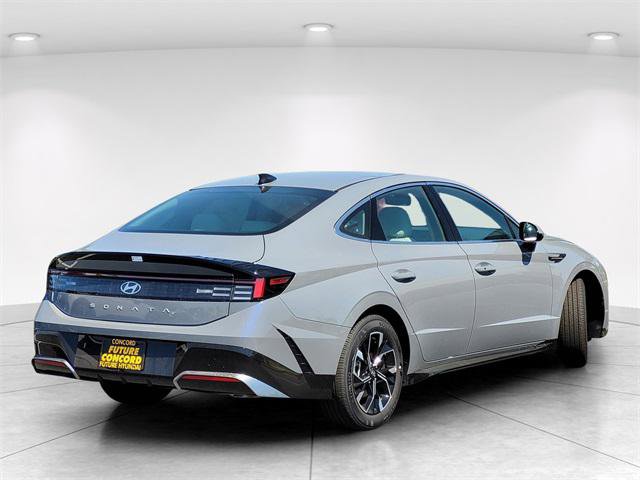 New 2025 Hyundai Sonata SEL image 3