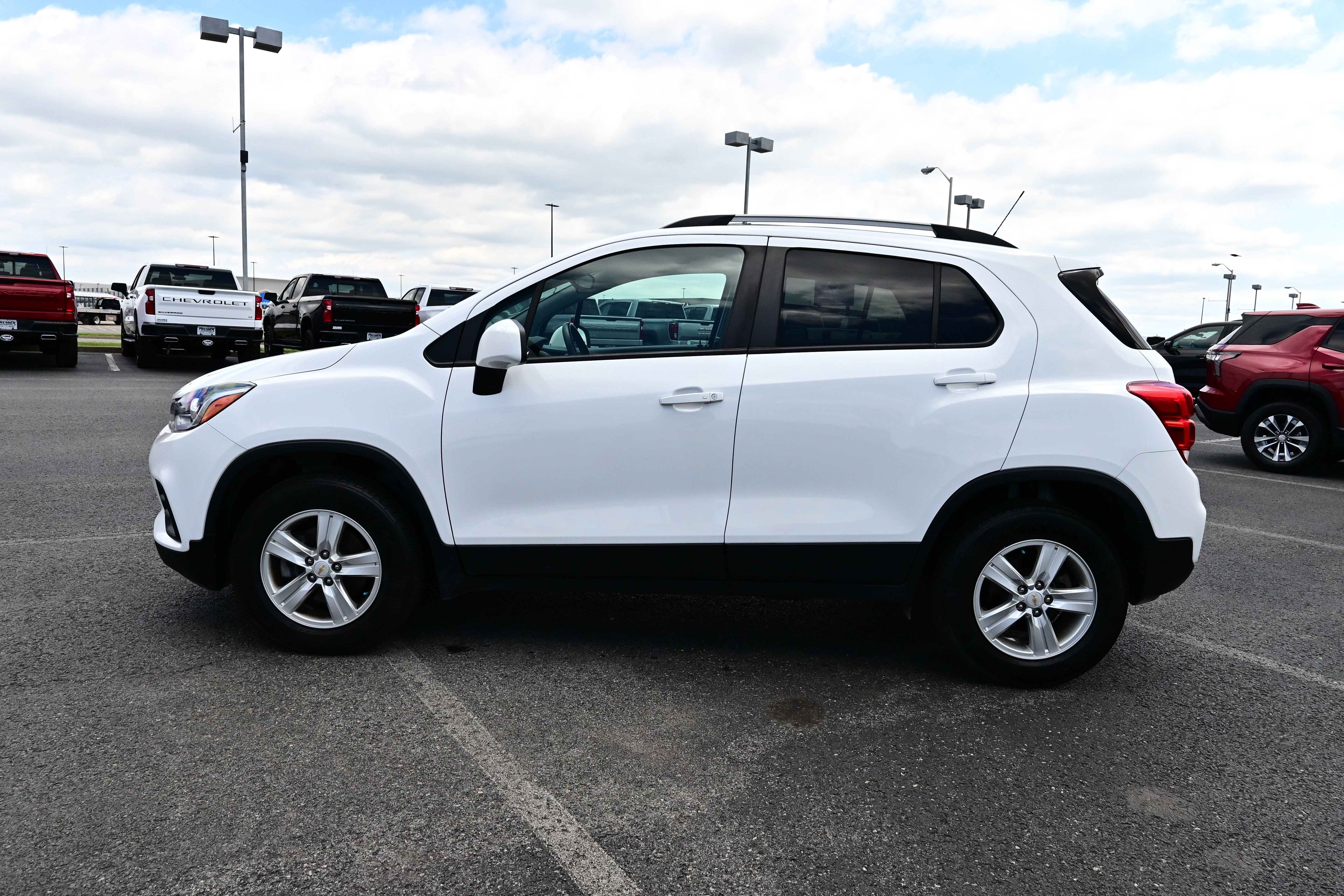 Used 2021 Chevrolet Trax LT w/ LT Convenience Package AWD/4WD image 5