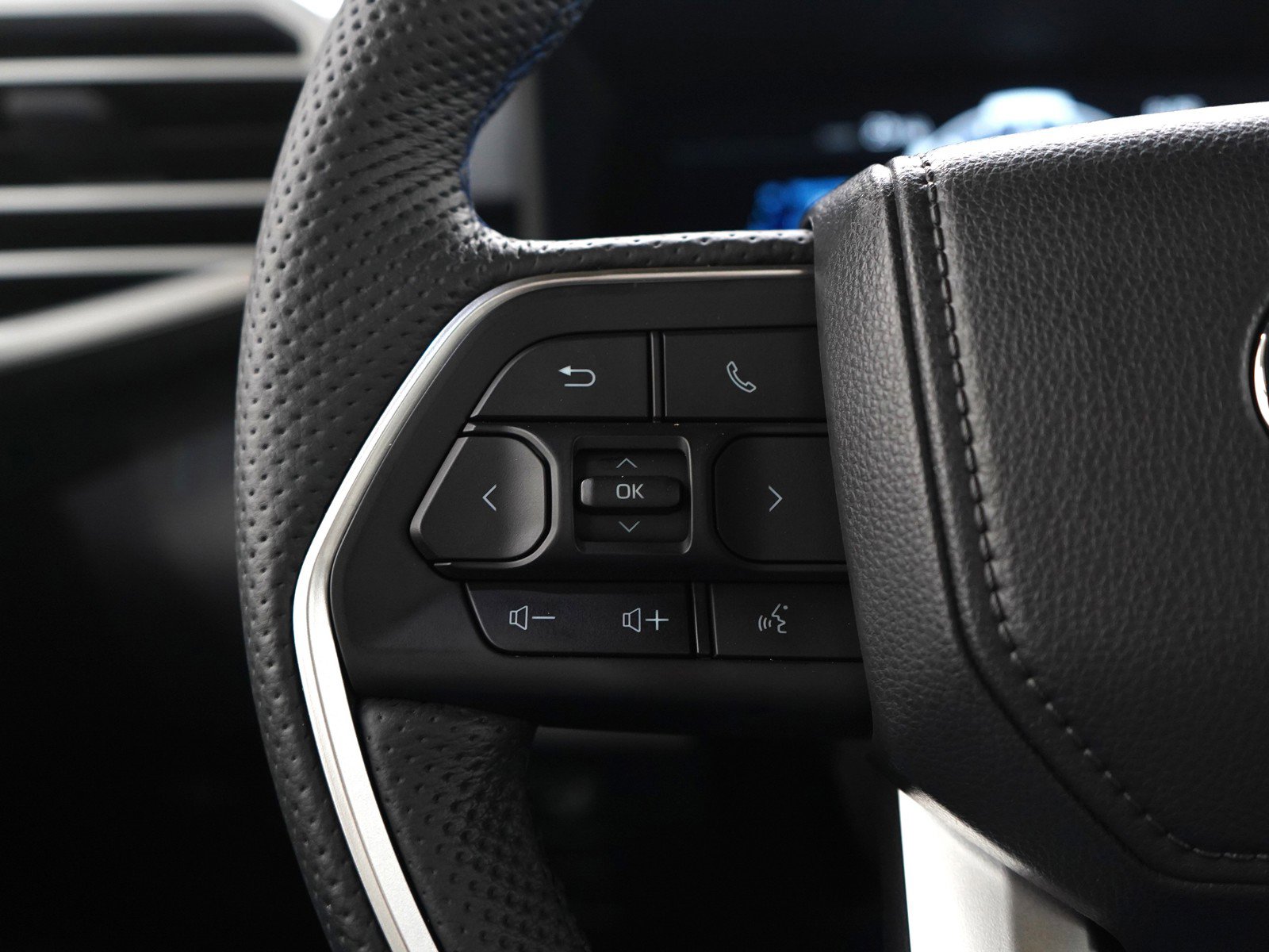 Used 2025 Toyota Sequoia Platinum image 29