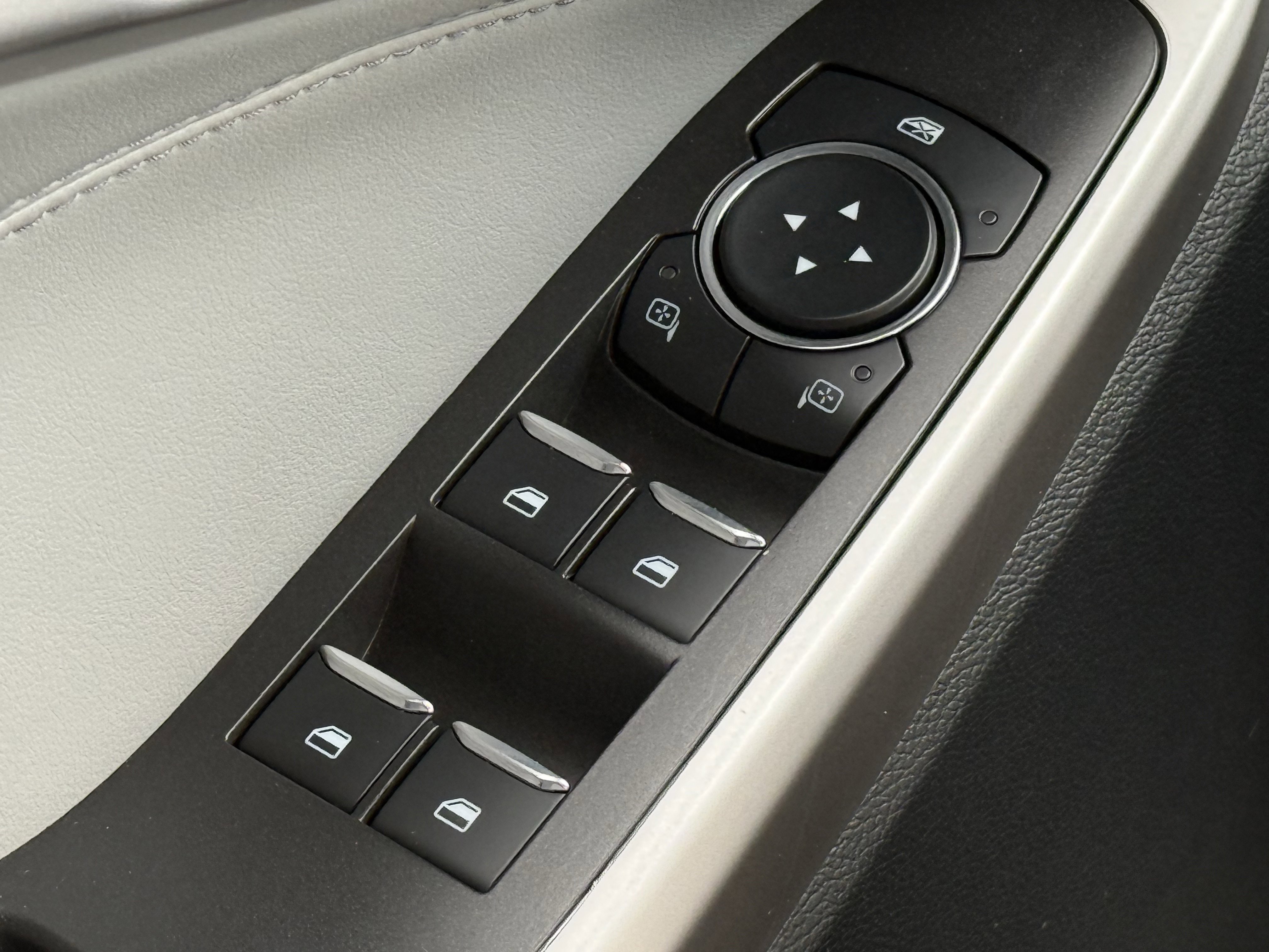 Used 2023 Ford Explorer XLT w/ Equipment Group 202A image 22