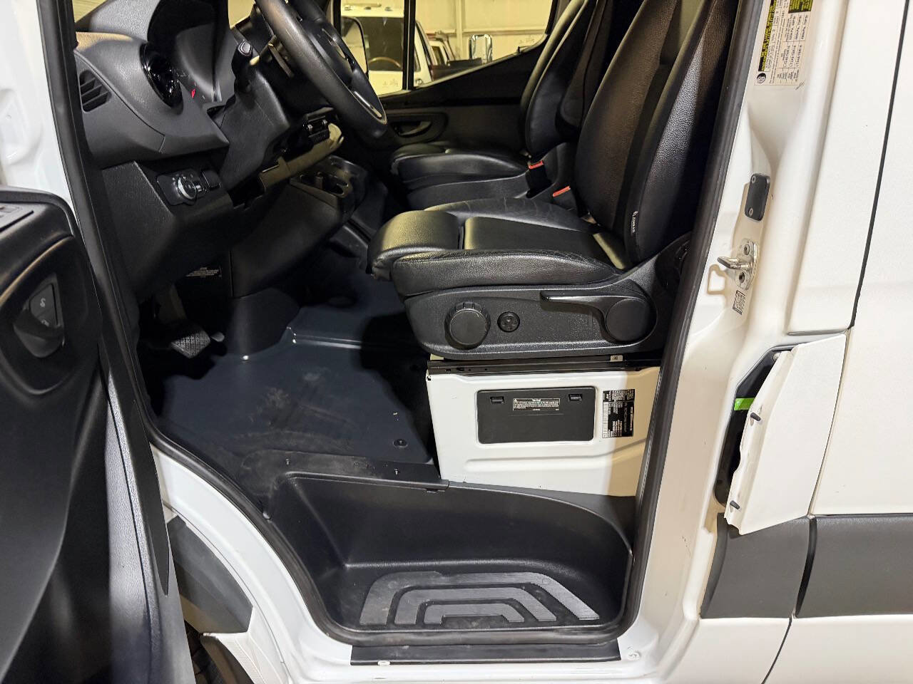 Used 2020 Freightliner Sprinter 2500 image 16