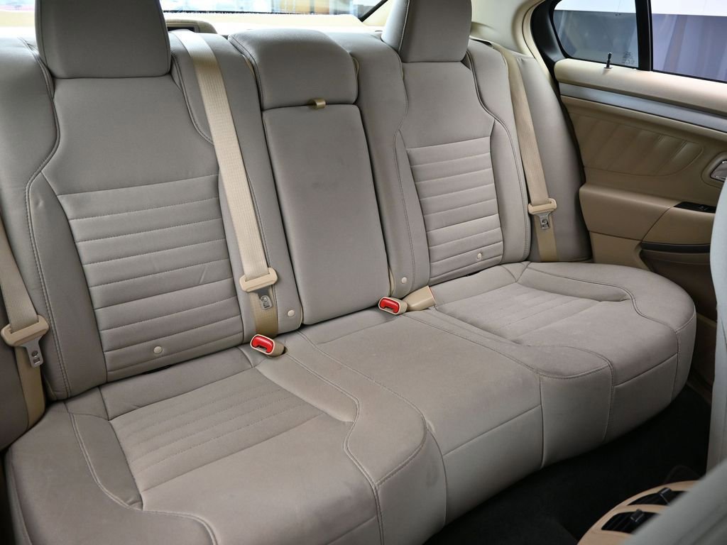 Used 2017 Ford Taurus SE image 30