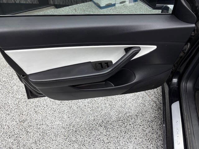 Used 2018 Tesla Model 3 Long Range image 23