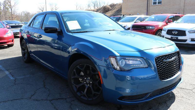 Used 2022 Chrysler 300 Touring w/ Sport Appearance Package image 3