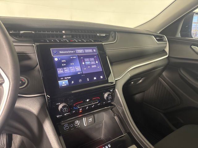 Used 2024 Jeep Grand Cherokee L Laredo image 19