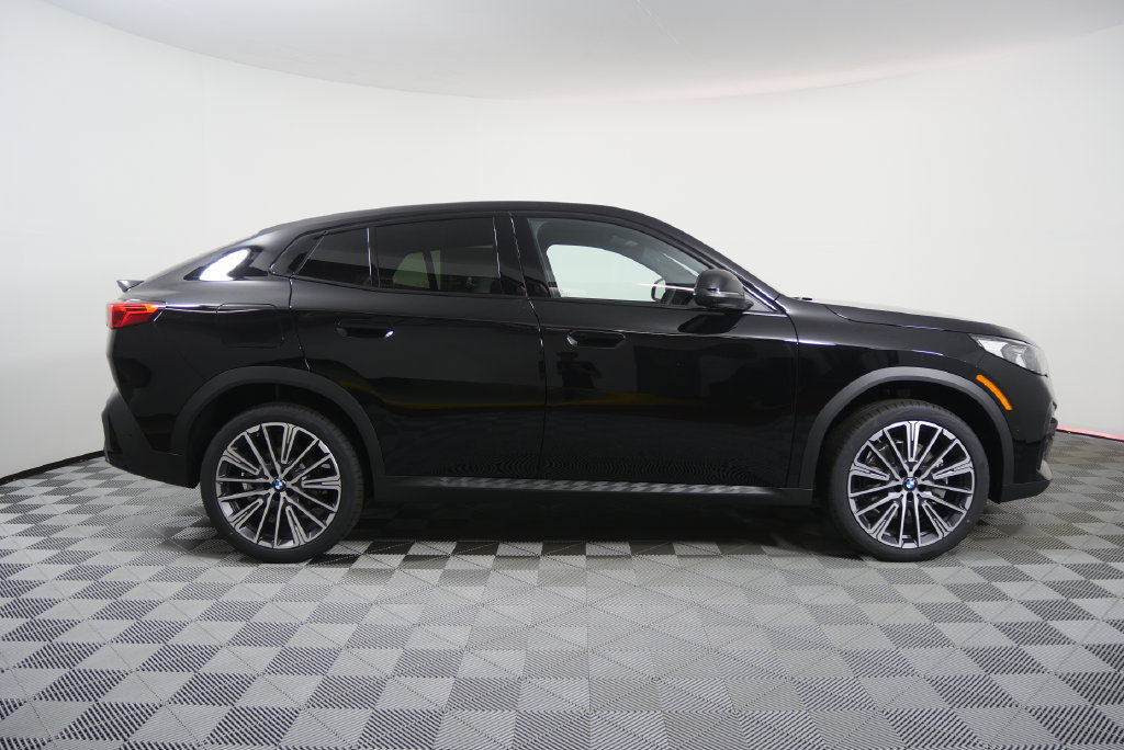 New 2026 BMW X2 xDrive28i w/ Technology Package AWD/4WD image 3