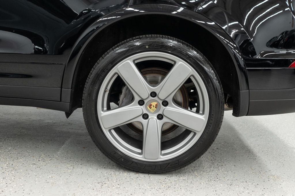 Used 2017 Porsche Cayenne Platinum Edition AWD/4WD image 35
