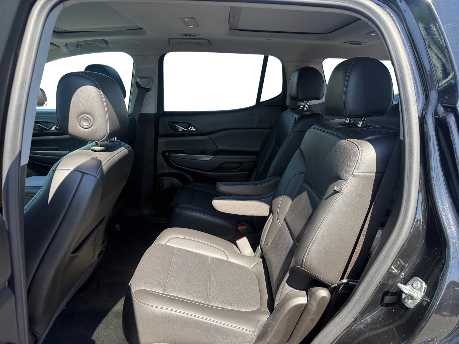 Used 2023 GMC Acadia SLT w/ Elevation Edition FWD image 16