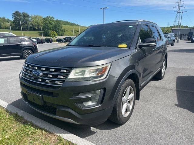 Used 2017 Ford Explorer XLT AWD/4WD image 26