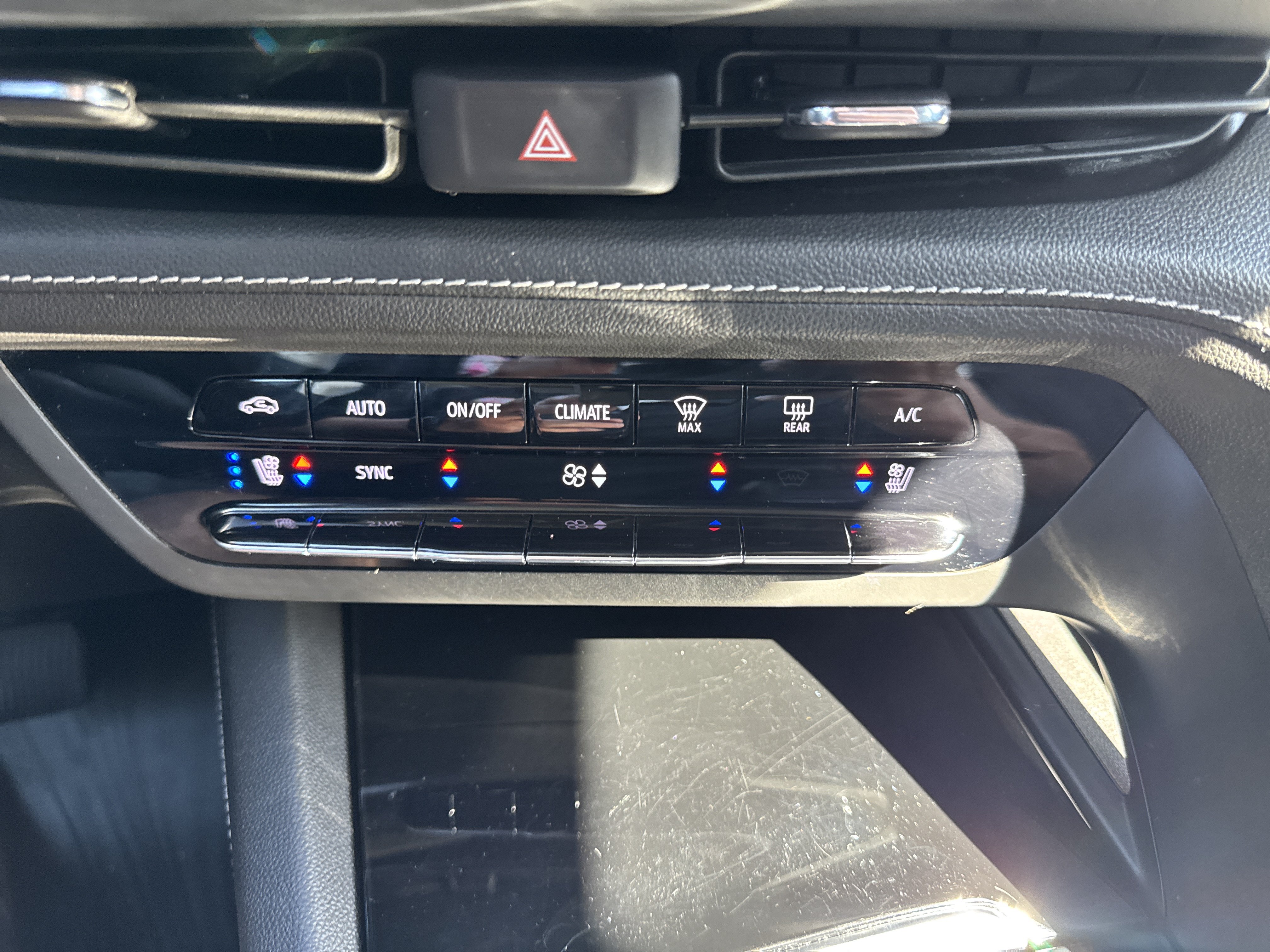 Used 2021 Buick Envision Avenir w/ Technology Package II AWD/4WD image 19
