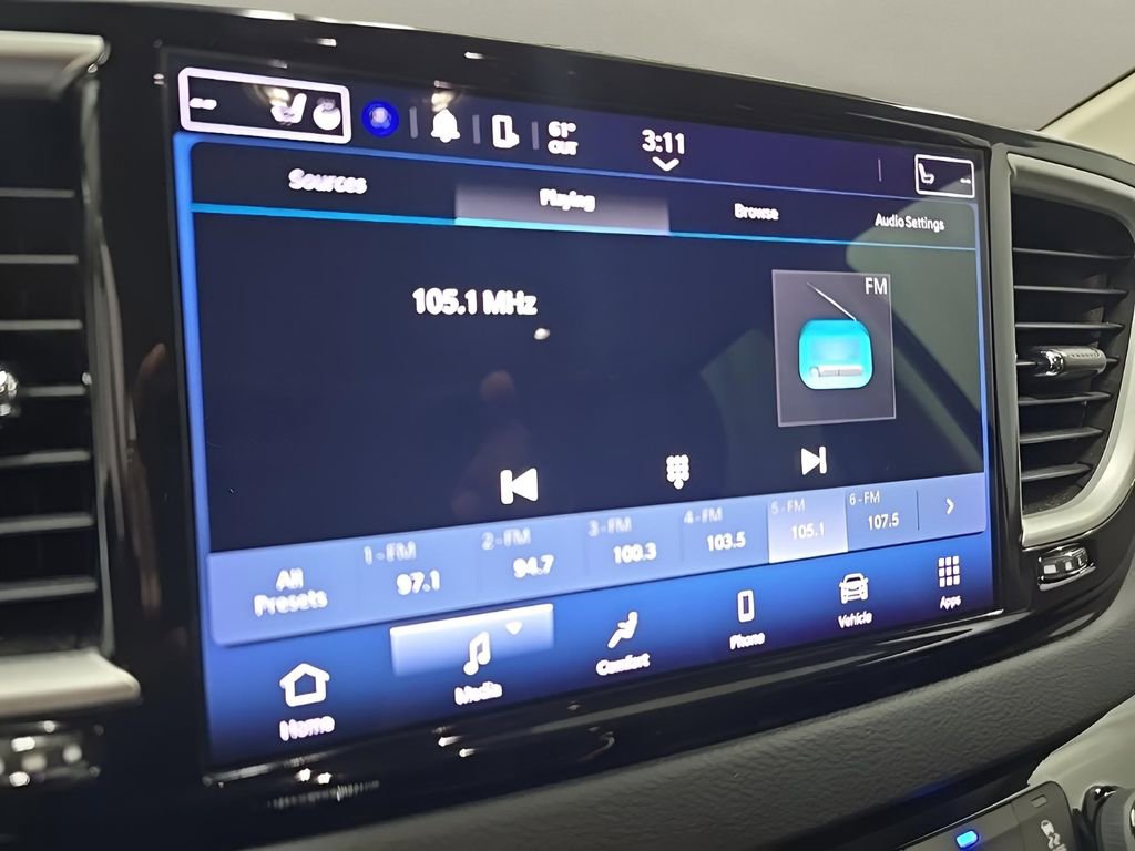 Used 2023 Chrysler Pacifica Touring-L image 25