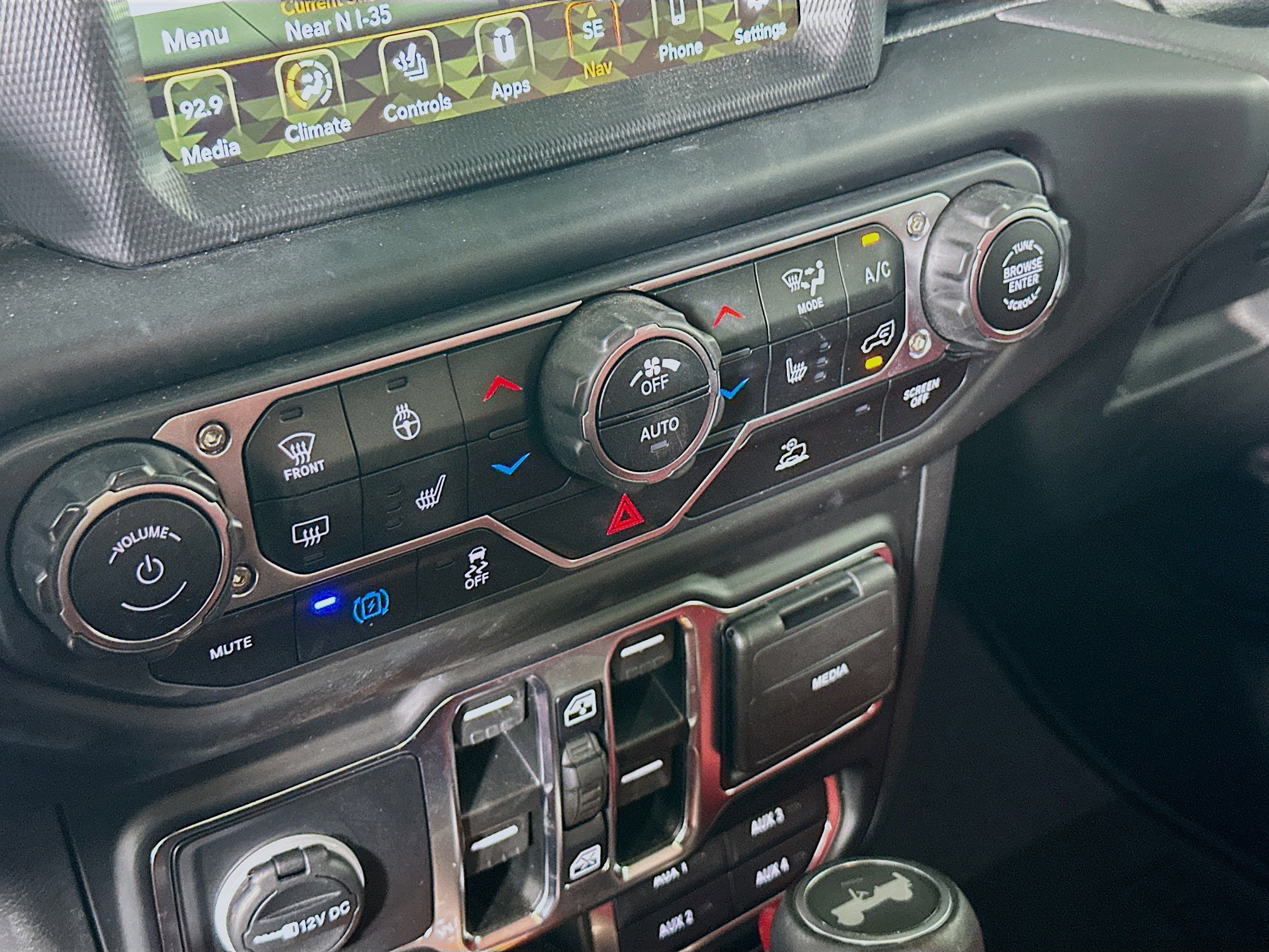 Used 2023 Jeep Wrangler Sahara w/ Cold Weather Group image 23