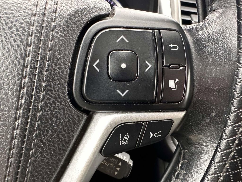 Used 2018 Toyota Highlander SE AWD/4WD image 20