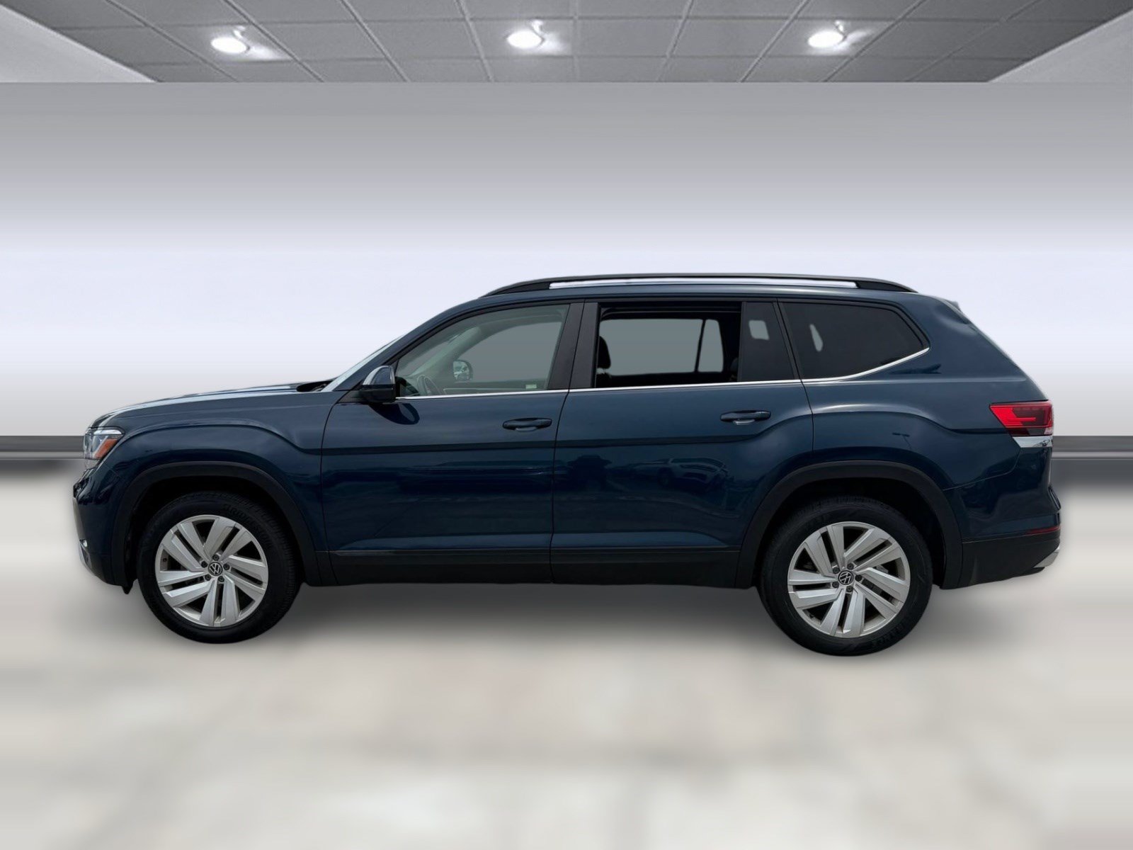 Used 2021 Volkswagen Atlas SE FWD image 2