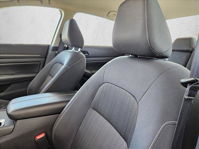 Used 2025 Nissan Altima 2.5 SV FWD image 13