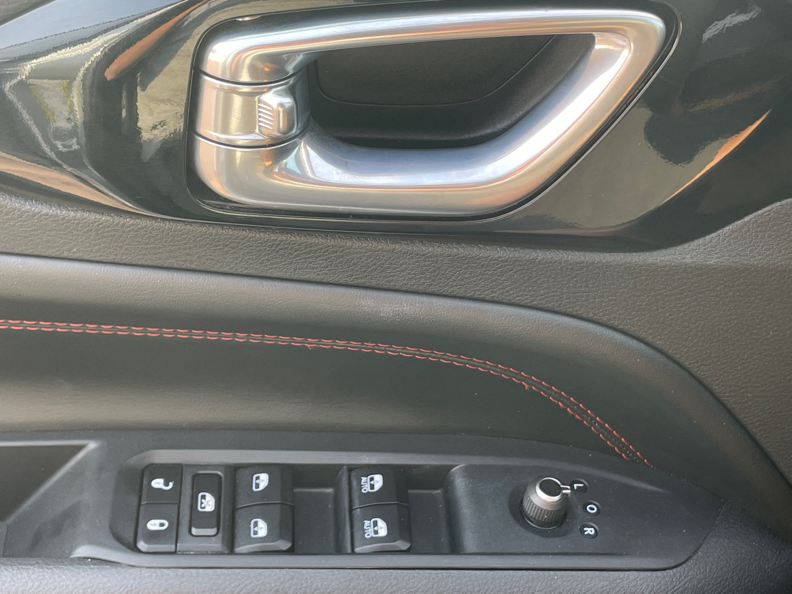 Used 2025 Jeep Compass Trailhawk AWD/4WD image 18
