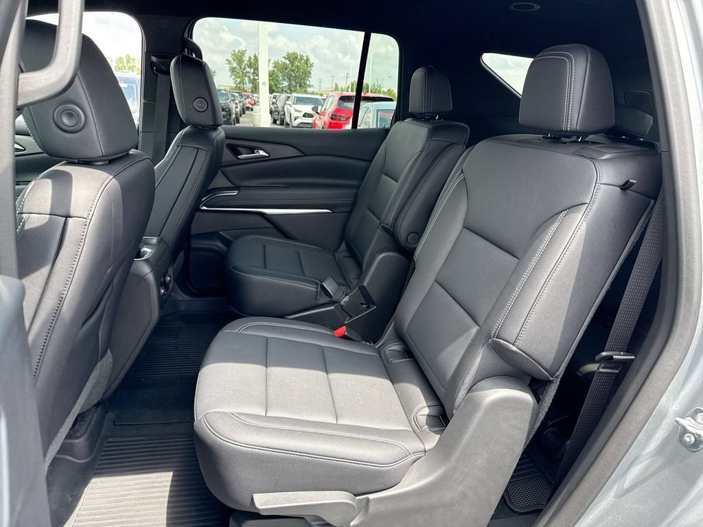 Used 2025 Chevrolet Traverse LT w/ Driver Confidence Package AWD/4WD image 23