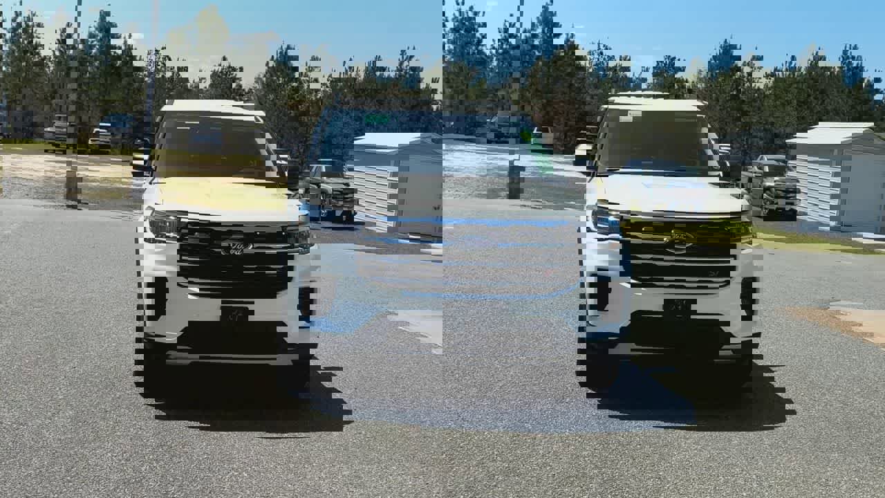 Used 2025 Ford Explorer Active image 3