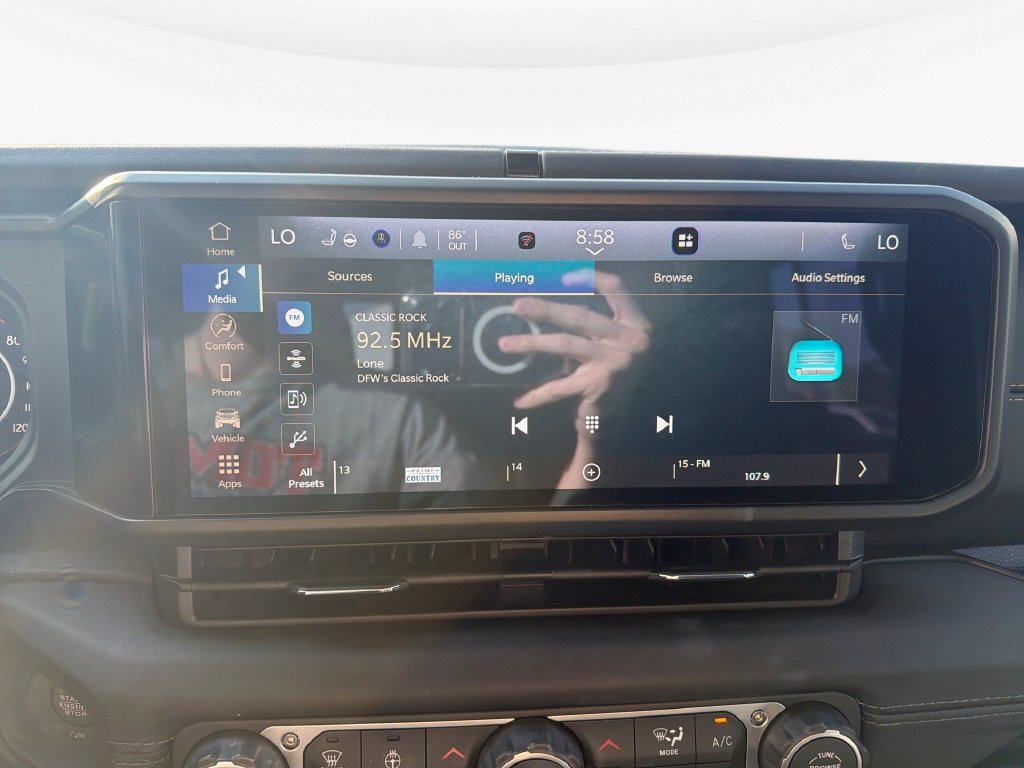 Used 2025 Jeep Gladiator Mojave AWD/4WD image 8