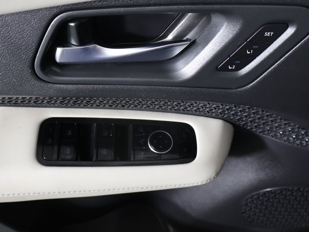 Used 2023 Nissan Ariya ENGAGE image 34