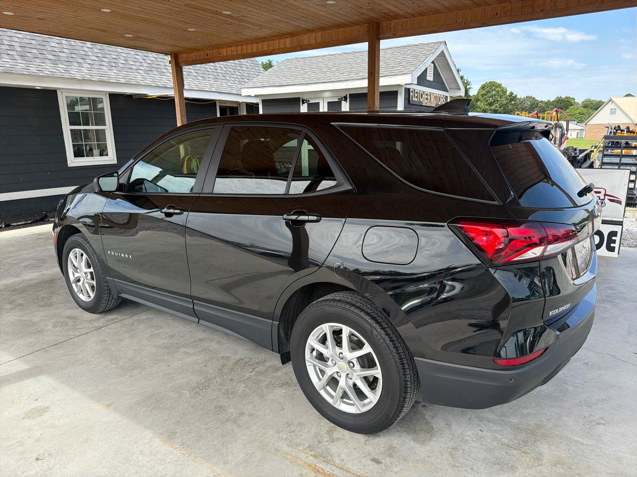 Used 2024 Chevrolet Equinox LS w/ LS Convenience Package AWD/4WD image 3