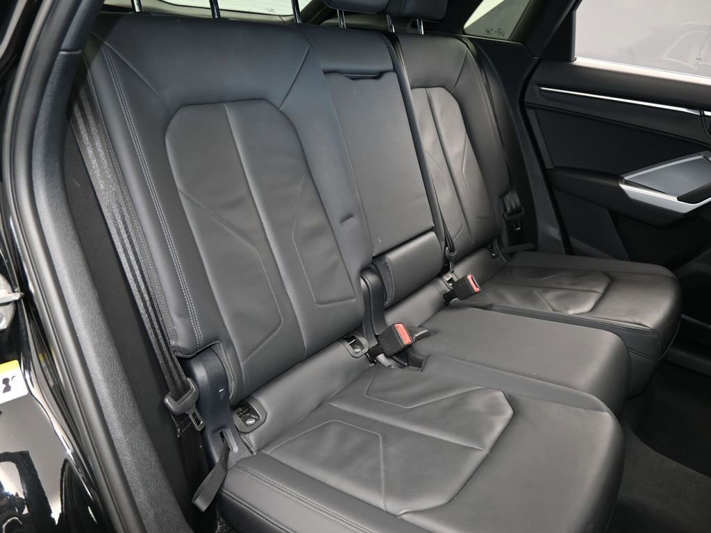 Used 2025 Audi Q3 2.0T Premium image 41