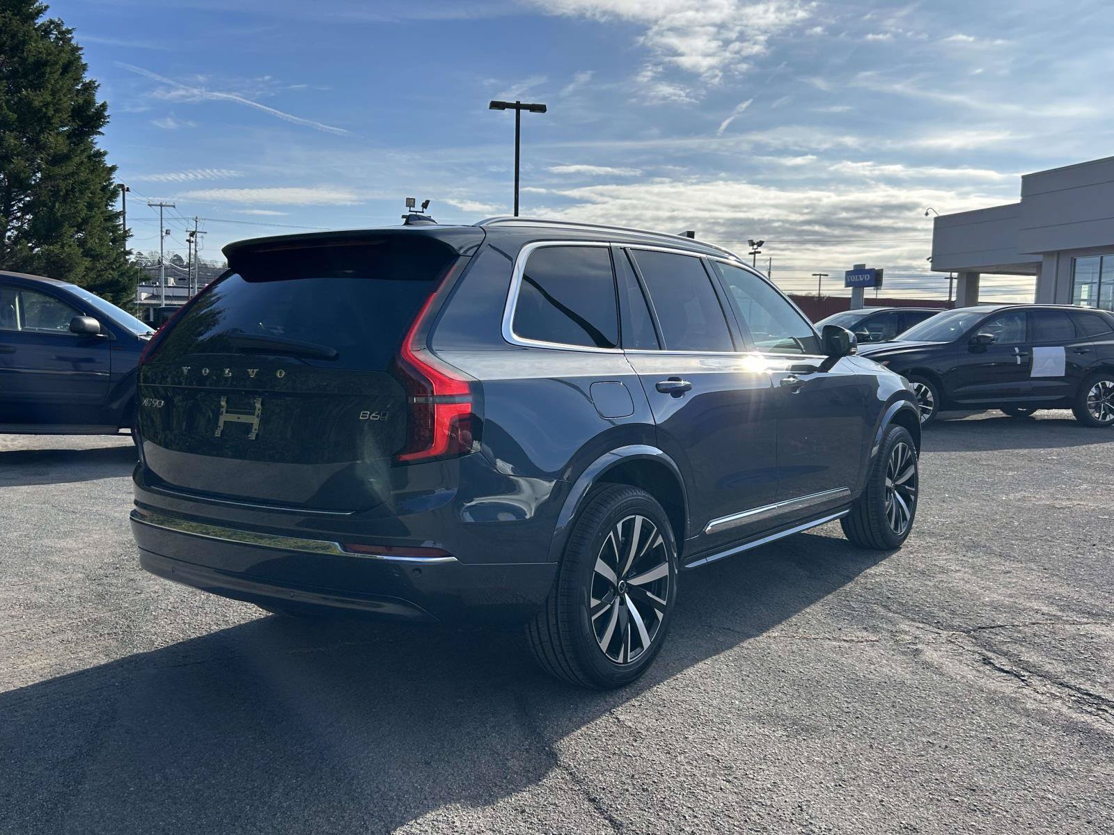 New 2026 Volvo XC90 B6 Core w/ Protection Package Premier AWD/4WD image 3