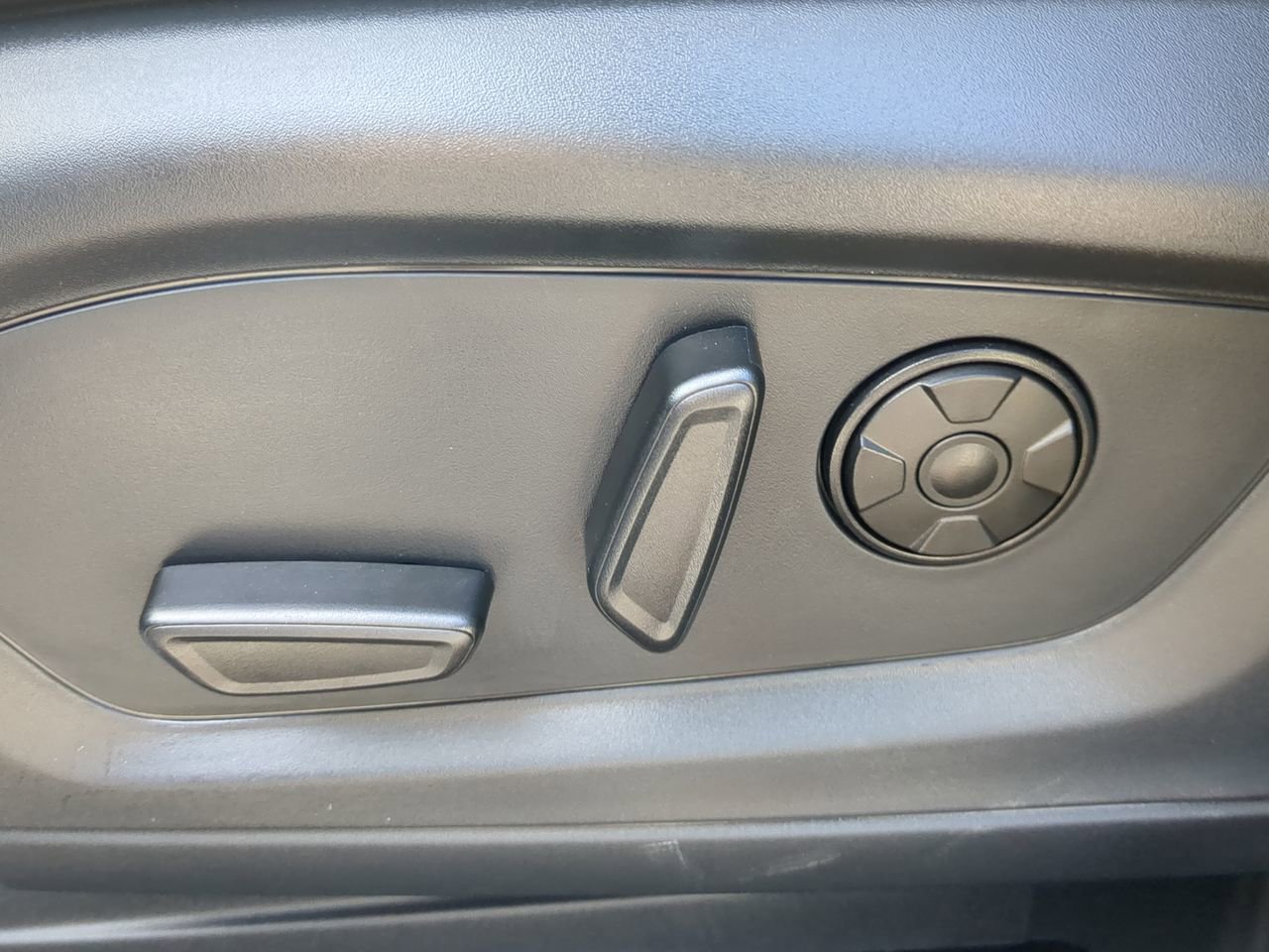 Used 2025 Ford Explorer ST AWD/4WD image 30