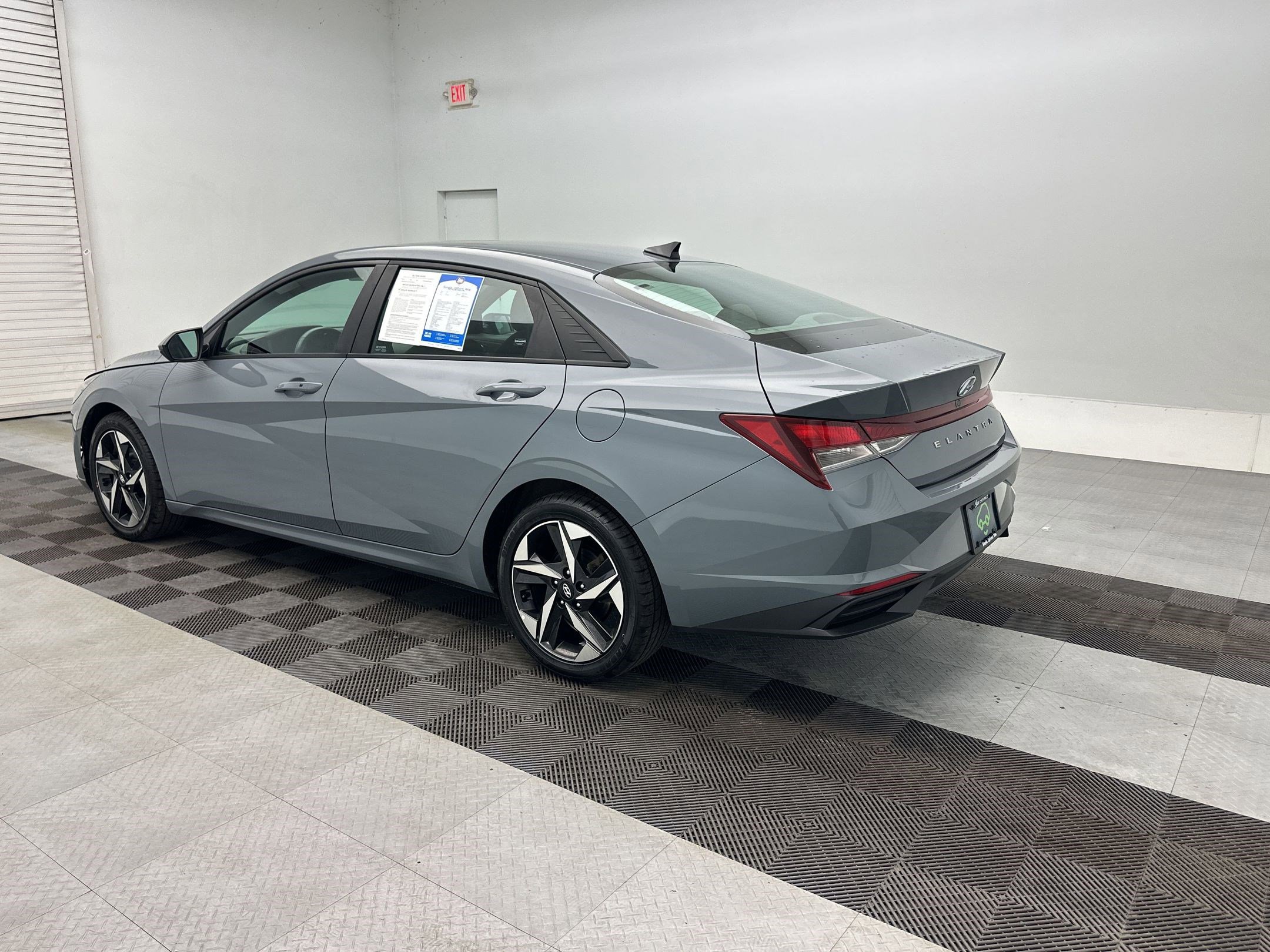 Used 2023 Hyundai Elantra SEL w/ Convenience Package FWD image 3